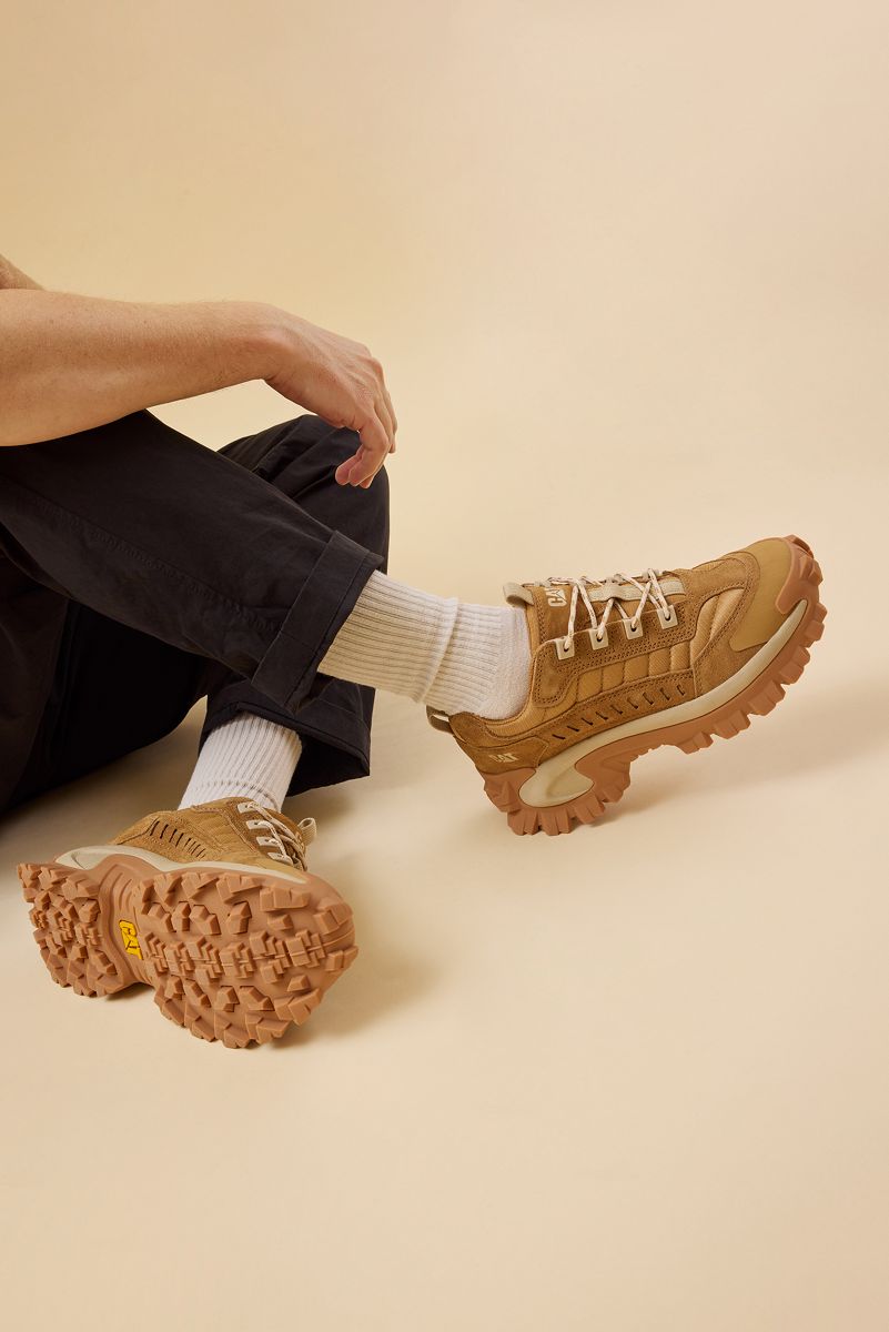 Intruder Shoe, Apple Cinnamon, dynamic 2