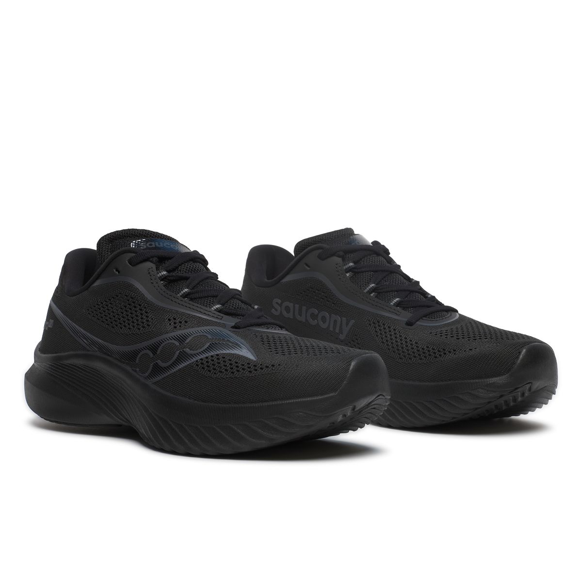 Kinvara 15, Triple Black, dynamic 2