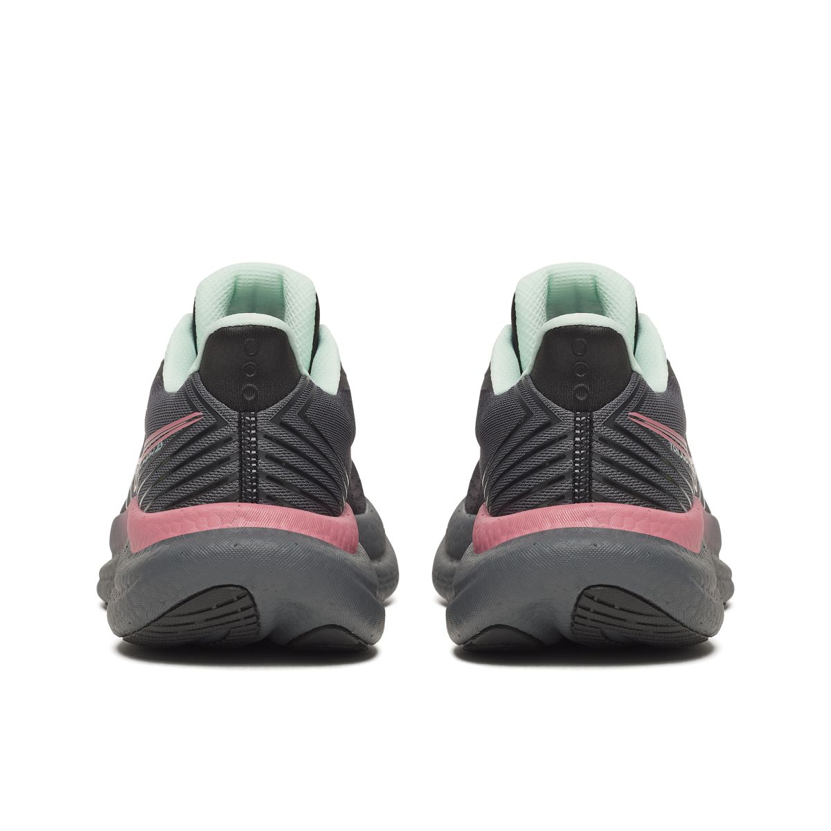 Triumph 23, Black | Calm, dynamic 3