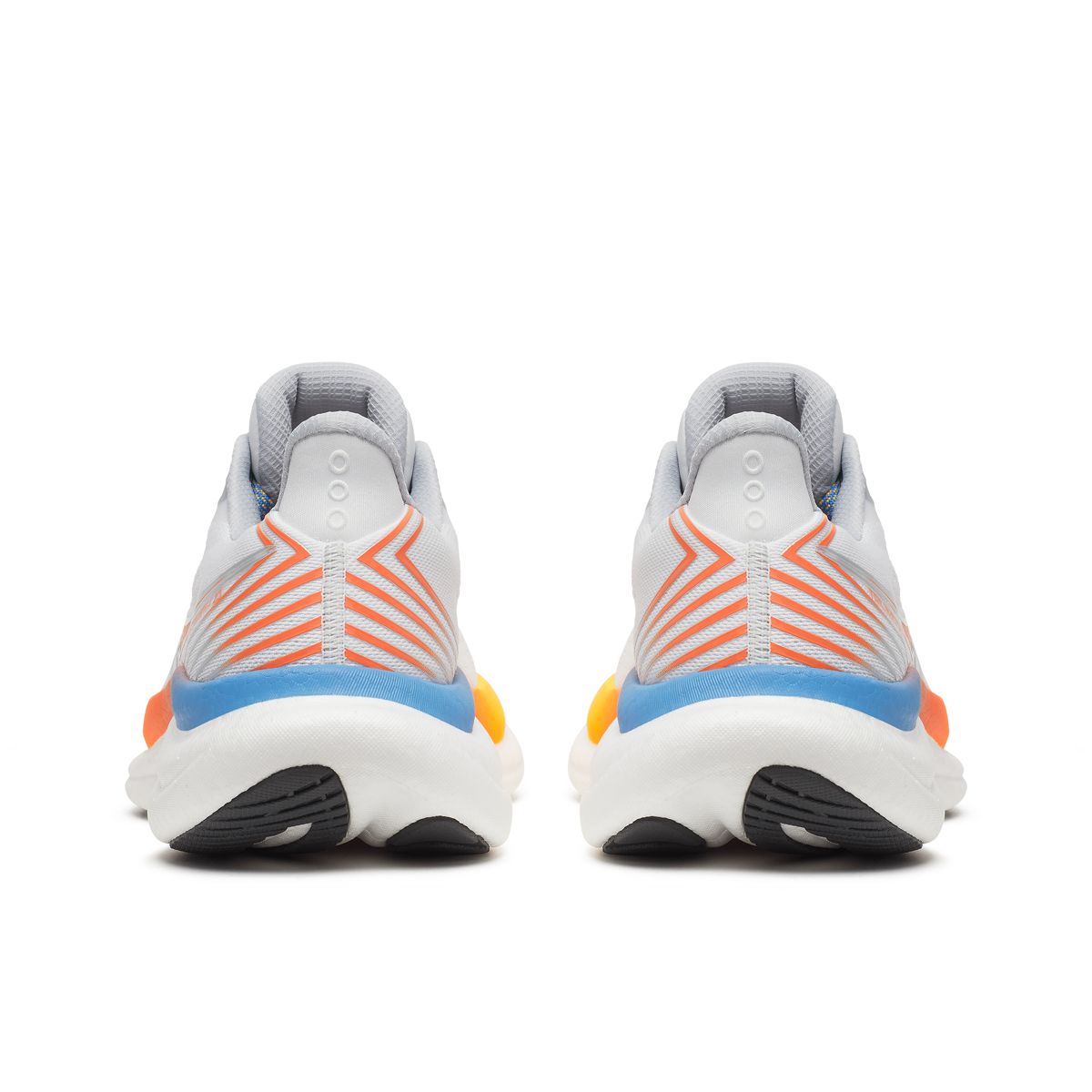 Every Woman's Marathon X Saucony Triumph 23, White | Sunset, dynamic 4