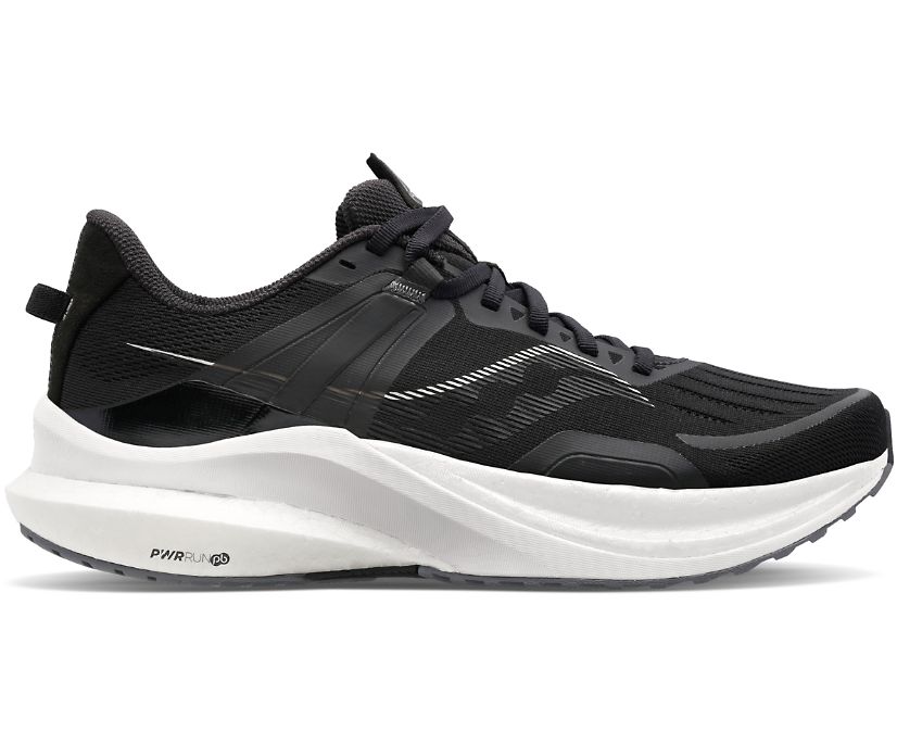 Does Saucony Xt900 Run Larger in Black Than White Shoes?