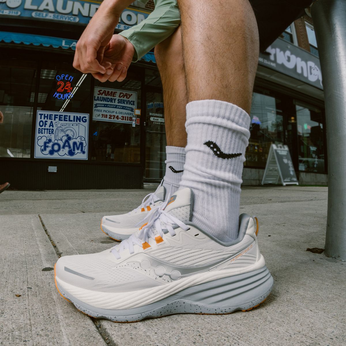 Hurricane 24, Black | Black, dynamic 7