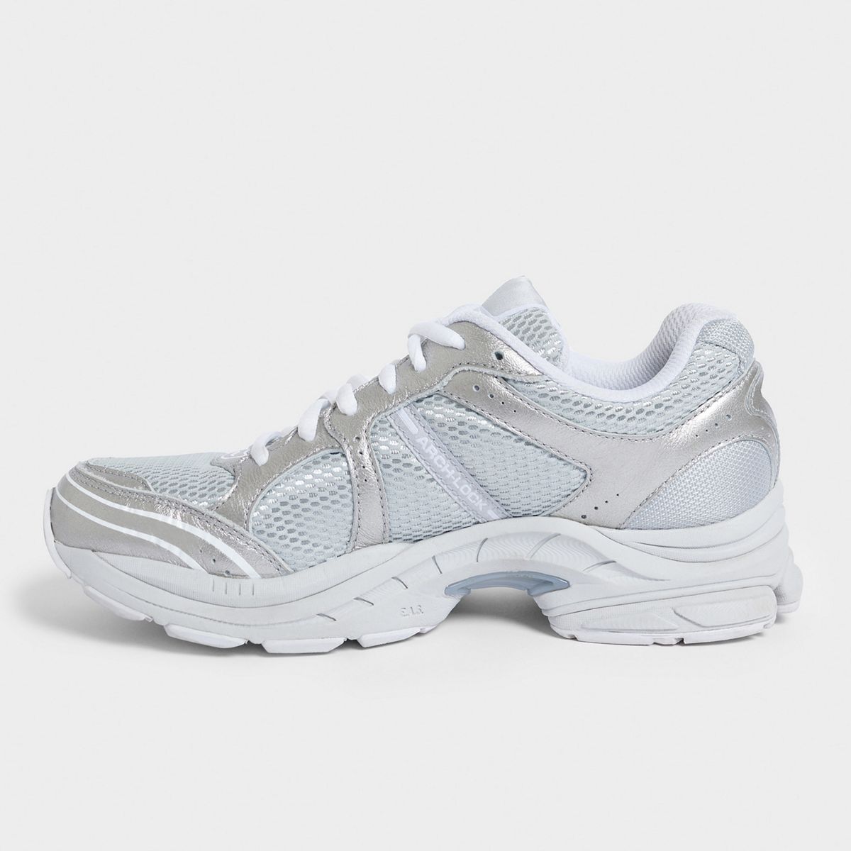 Sweaty Betty X Saucony ProGrid Triumph 4, Silver | White, dynamic 2