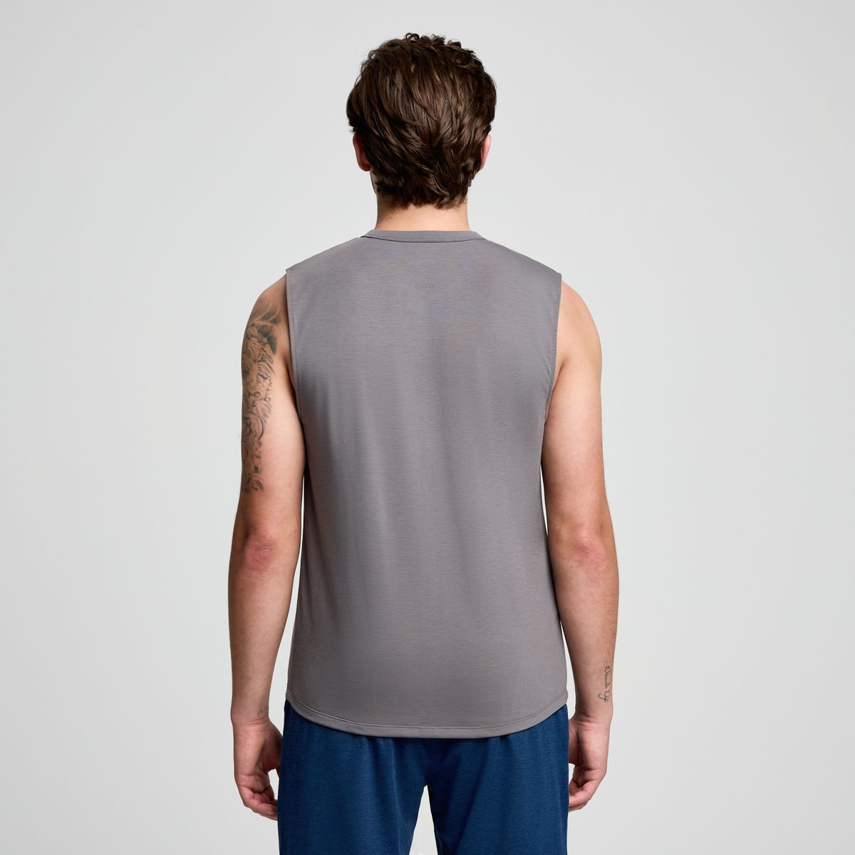 Triumph Sleeveless, Carbon, dynamic 2