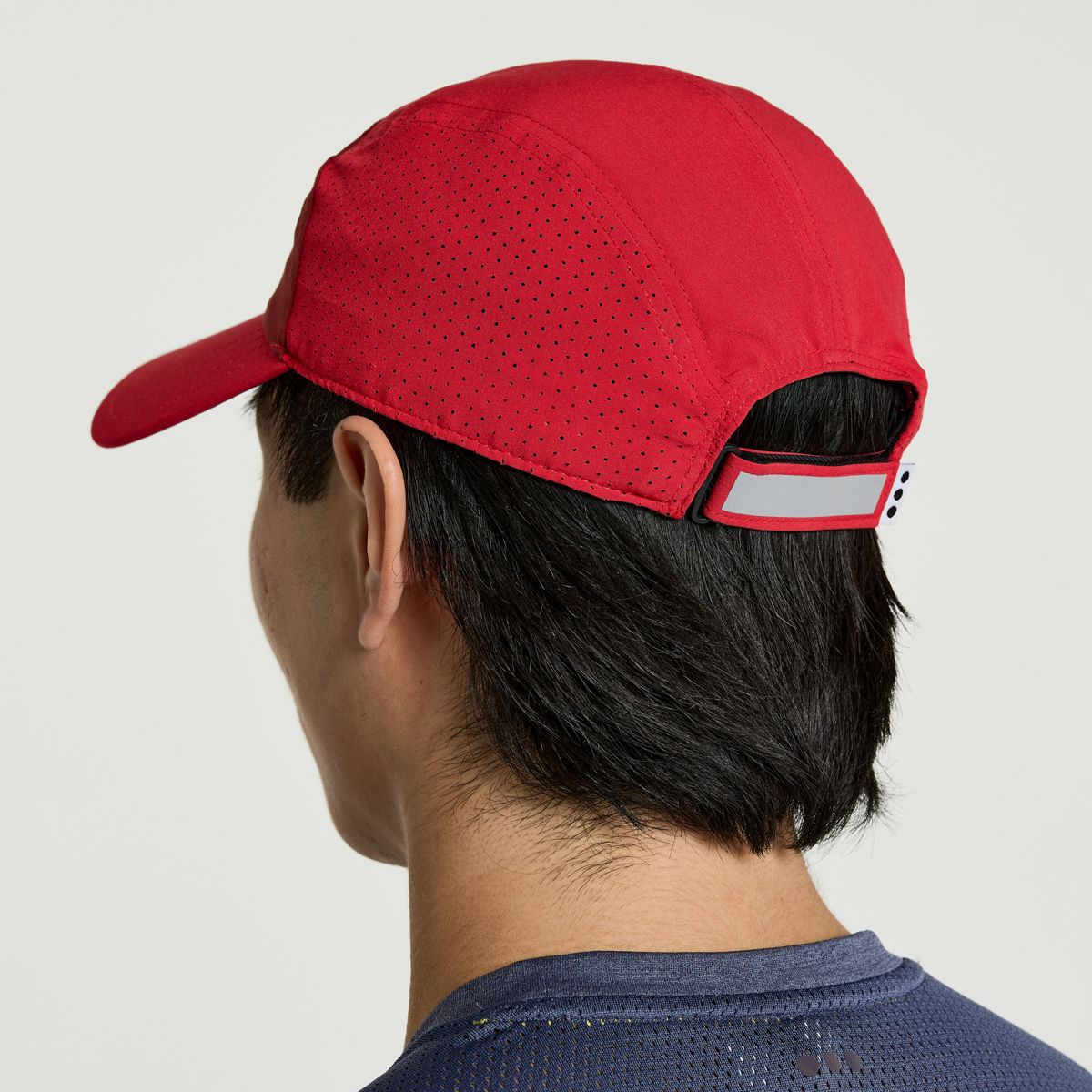 Outpace Hat, Poppy, dynamic 4