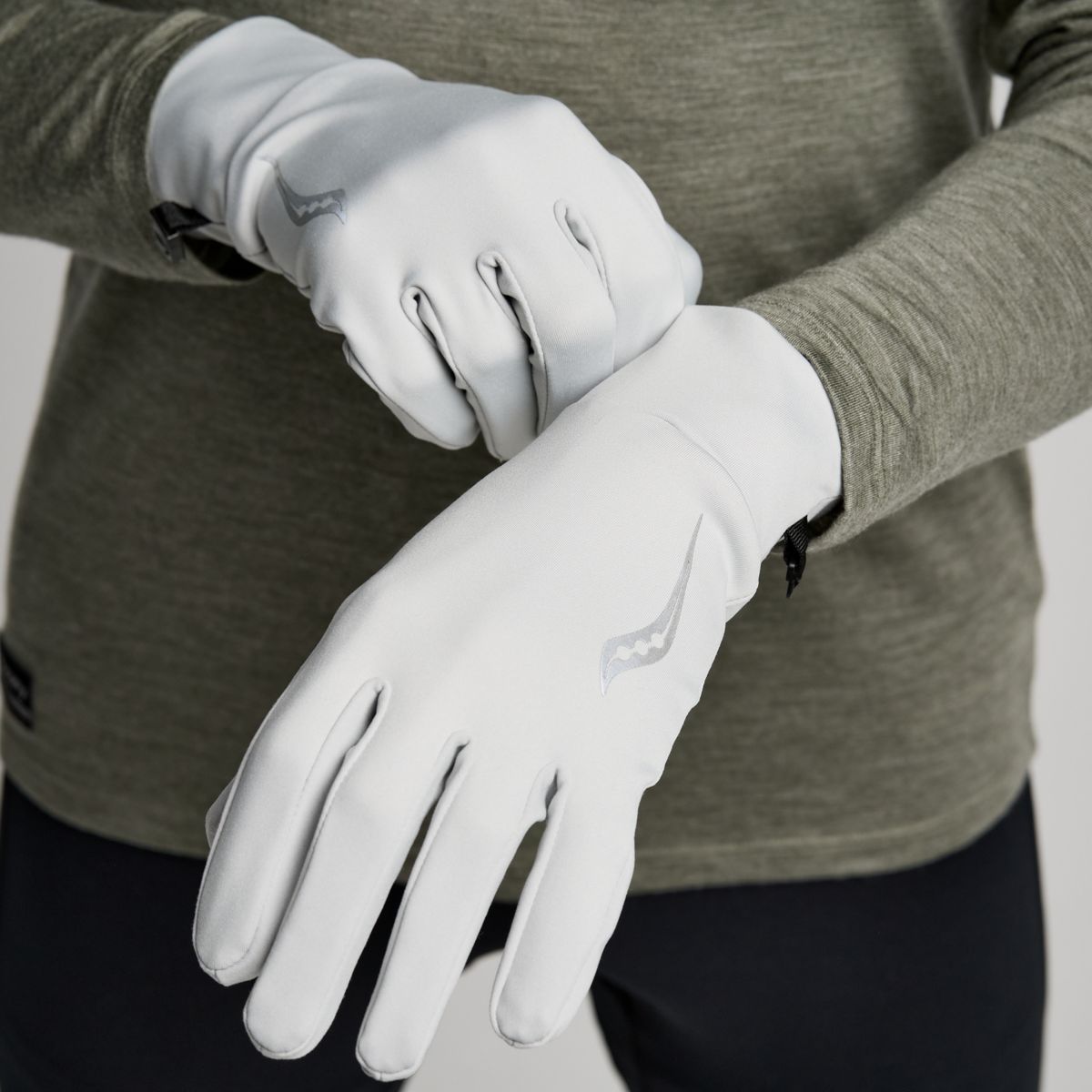 Hurricane Glove, Grey, dynamic