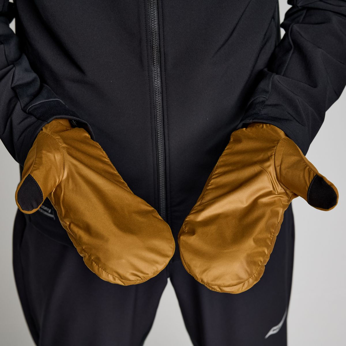 Hurricane Mitt, Bronze, dynamic 2