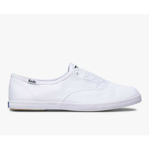 Chillax Basics Slip On Sneaker, White, dynamic