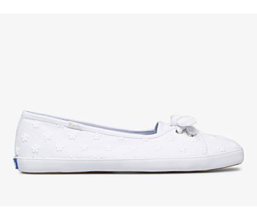 Seaside Daisy Eyelet Slip On Sneaker, White, dynamic