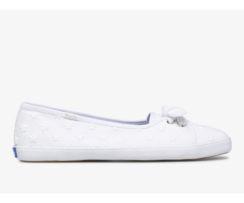 Seaside Daisy Eyelet Slip On Sneaker, White, dynamic 1