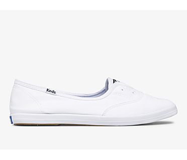 Chillax Mini Twill Slip On Sneaker, White, dynamic
