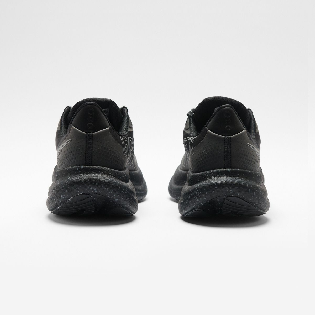 Triumph 23 GTX, Triple Black, dynamic 4