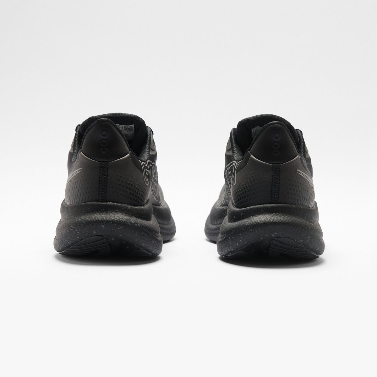 Triumph 23 GTX, Triple Black, dynamic 4