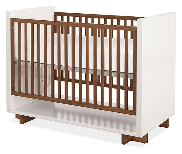 Moda Crib In Walnut